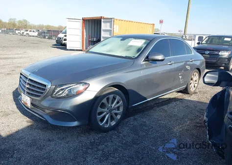 2017 Mercedes-Benz E 300 4Matic z USA, uszkodzony, nr VIN WDDZF4KB2HA228511